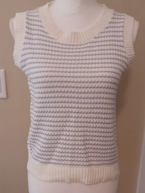 Sleeveless Knit Tank Top in Ivory and Light Blue